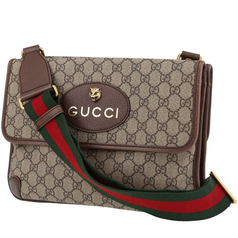 a passeggio borsa a tracolla gucci fragola|Mini borsa a tracolla con GG in GG Supreme .